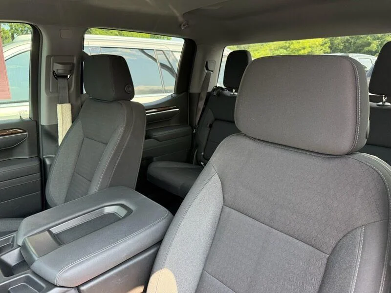 Used 2025 Summit White GMC Elevation image 8
