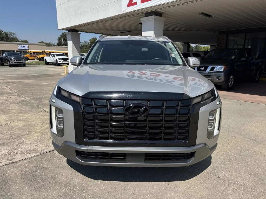Used 2025 Silver Hyundai SEL image 2