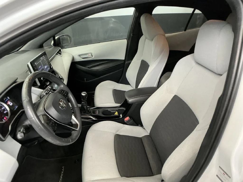 Used 2021 Wind Chill Pearl Toyota SE image 31