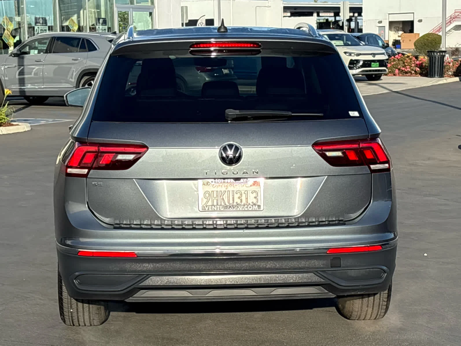 Certified Used 2023 Platinum Gray Metallic Volkswagen SE image 4