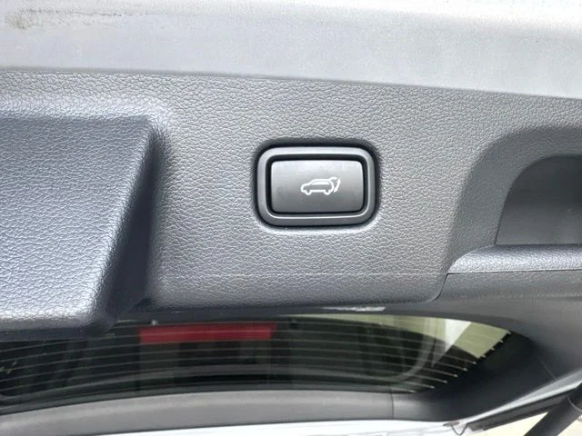Used 2025 Silver Hyundai SEL Premium image 24