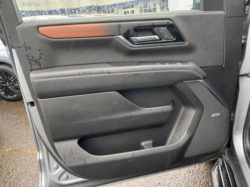 Used 2025 Silver GMC Denali image 10
