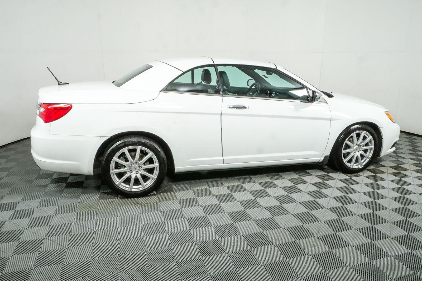 Used 2013 Chrysler 200 Limited with VIN 1C3BCBFG9DN674743 for sale in Atlanta, GA