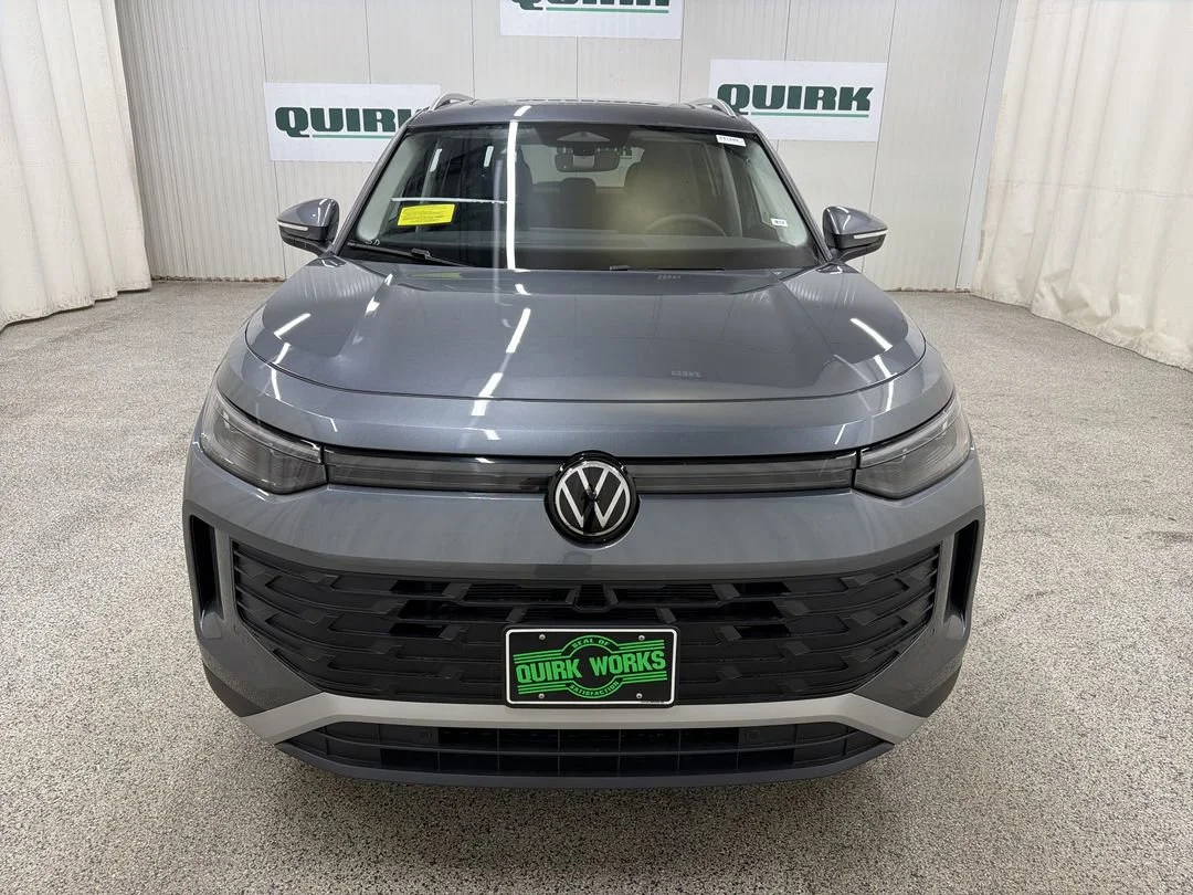 New 2026 Platinum Gray Metallic Volkswagen SE image 2