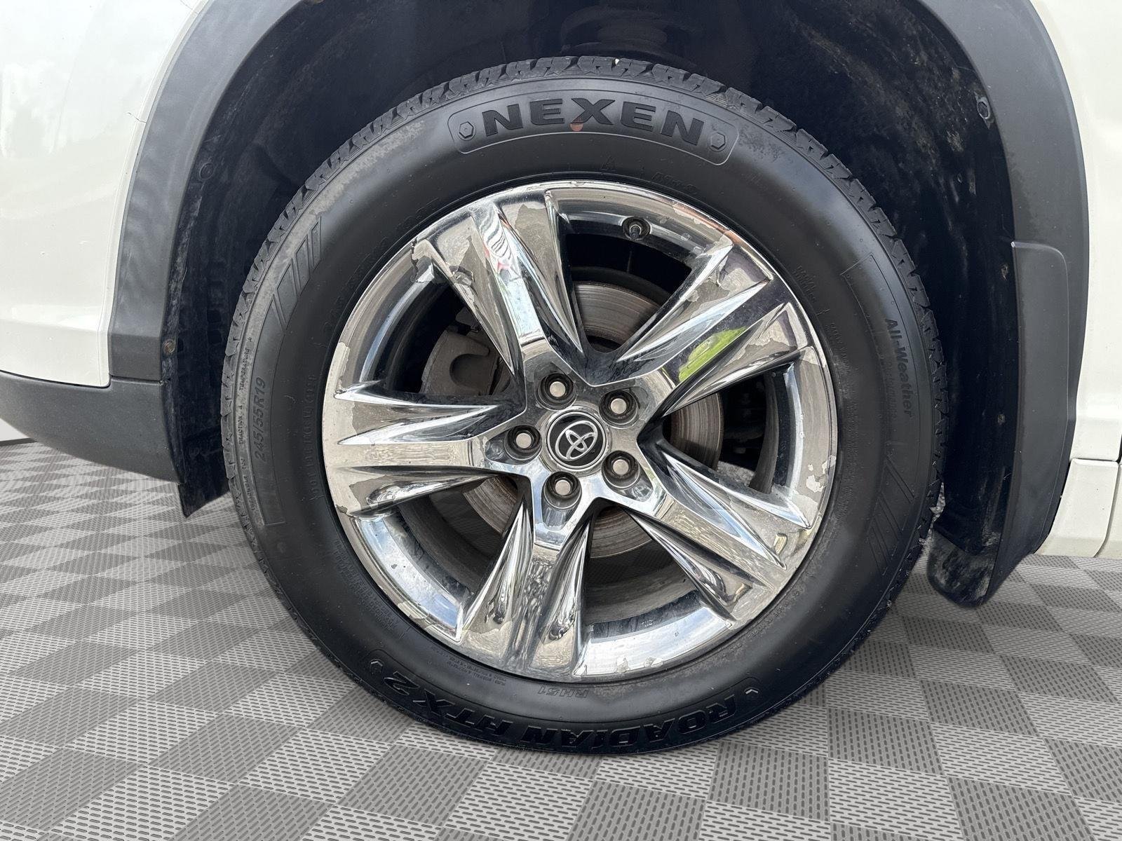Used 2019 Blizzard Pearl Toyota Limited Platinum image 9