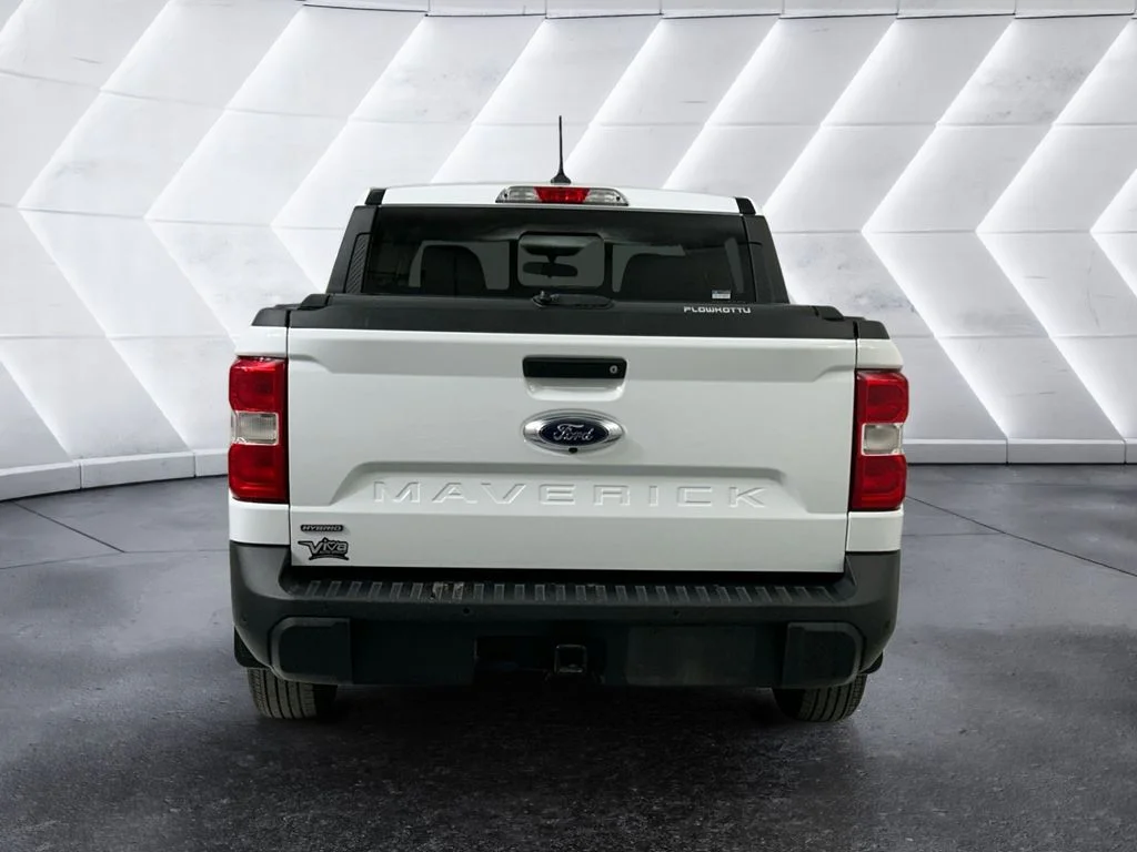 Used 2024 White Ford Lariat image 5