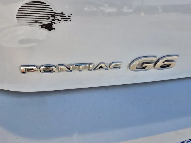 Used 2006 White Pontiac GT image 9
