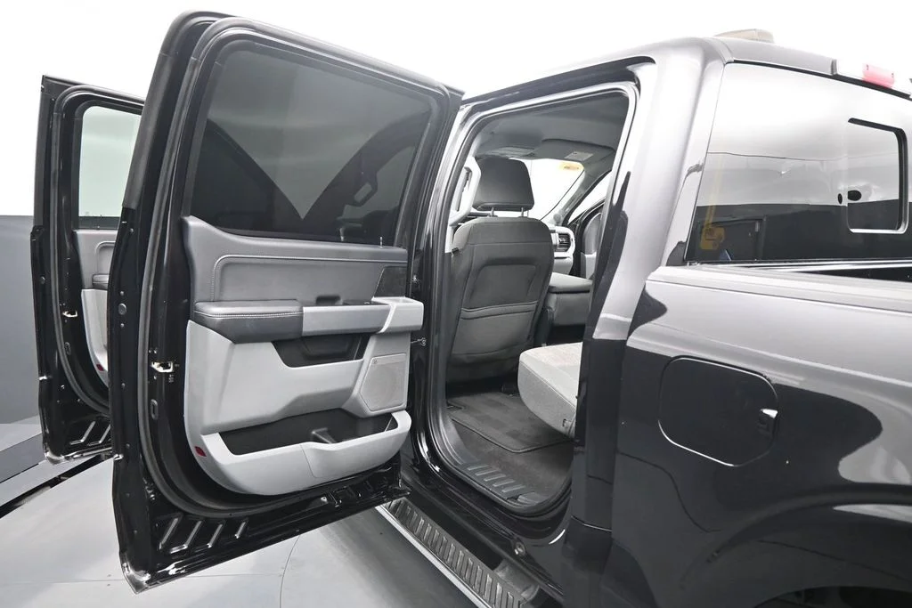 Used 2023 Black Ford XLT image 17