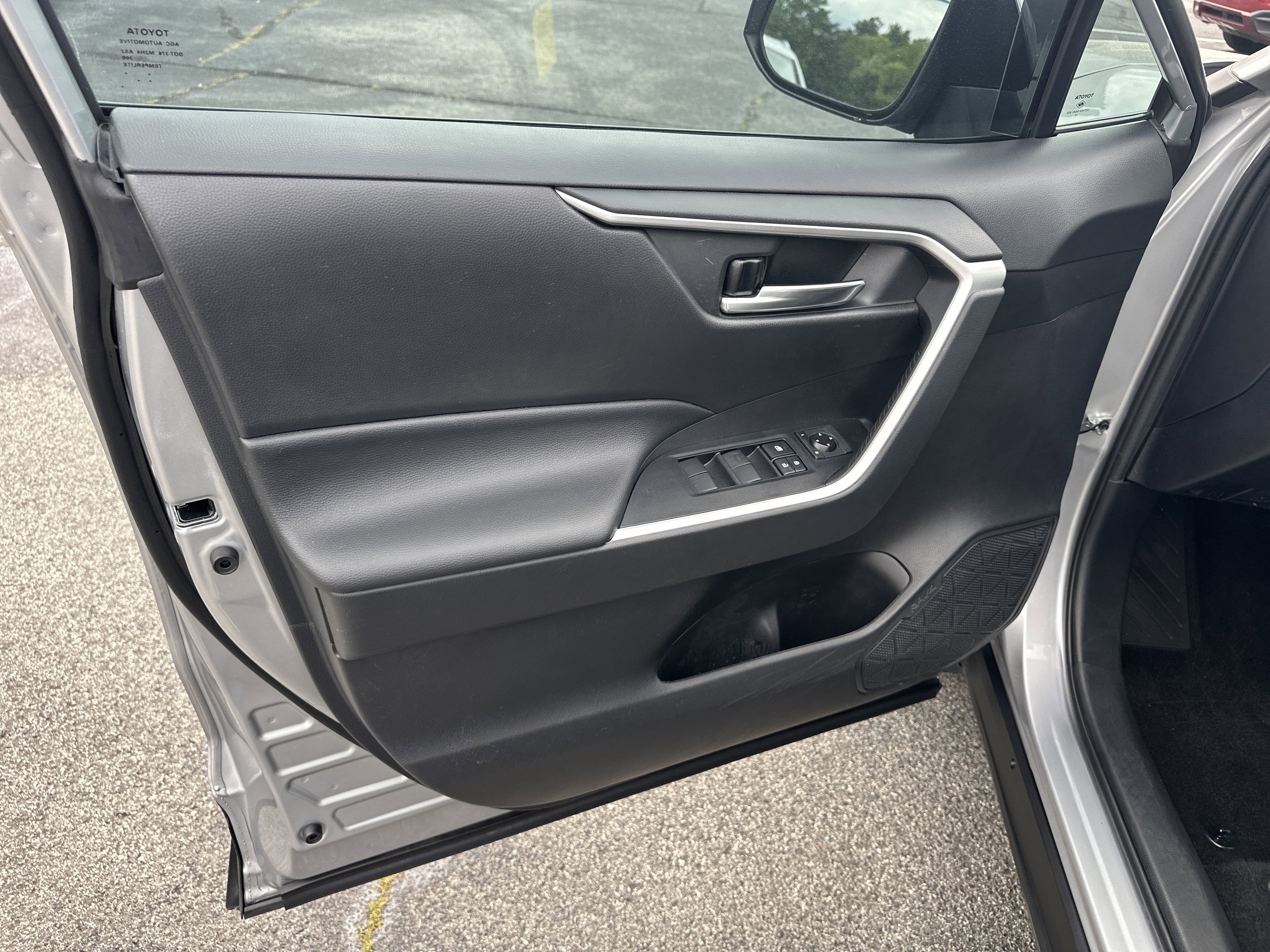 Used 2020 Silver Sky Metallic Toyota XLE image 10