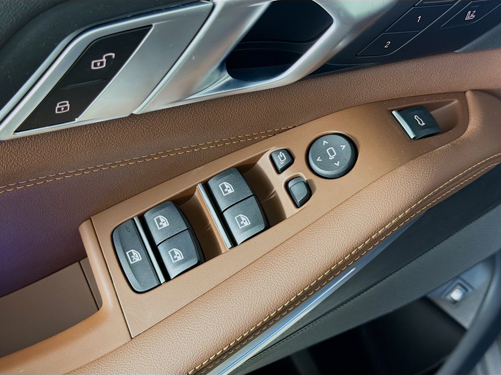 New 2026 Mora Metallic BMW xDrive50e image 18