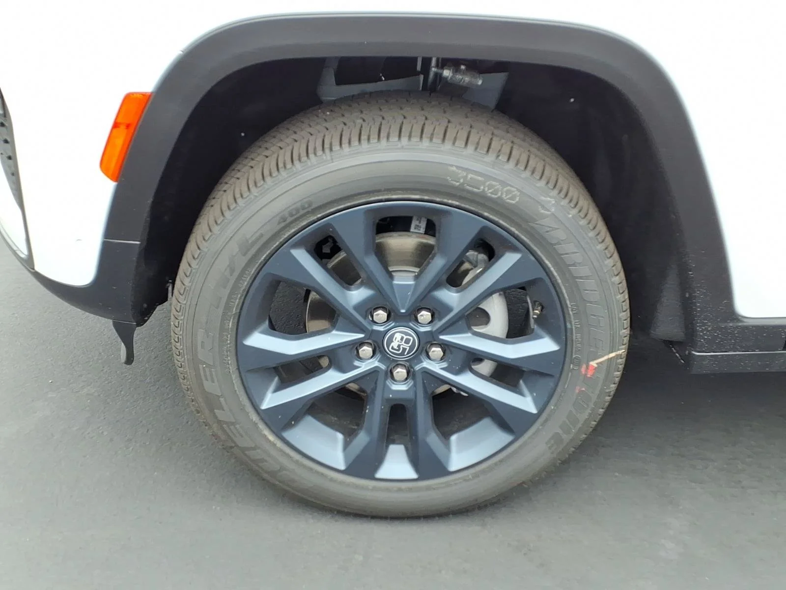 New 2026 Bright White Clear-Coat Exterior Paint Jeep  image 21