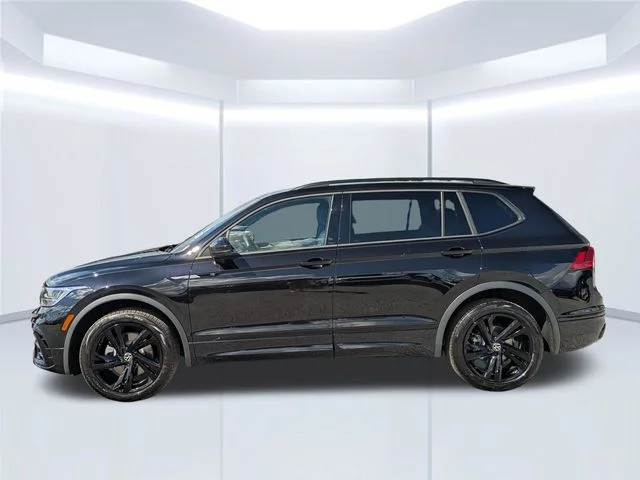 Used 2023 Black Volkswagen 2.0T SE R-Line Black image 2