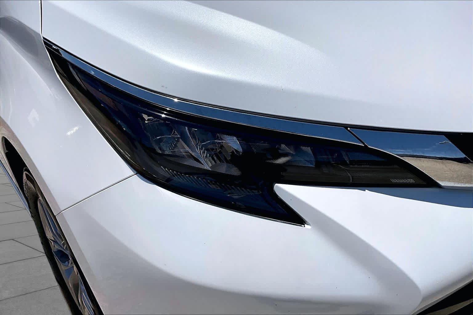 Used 2024 Wind Chill Pearl Toyota XLE image 28