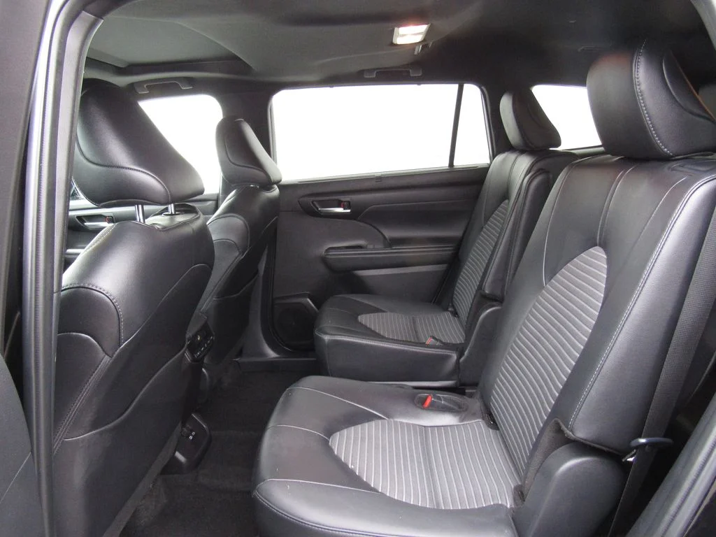 2025 Toyota Highlander XSE - Photo 14