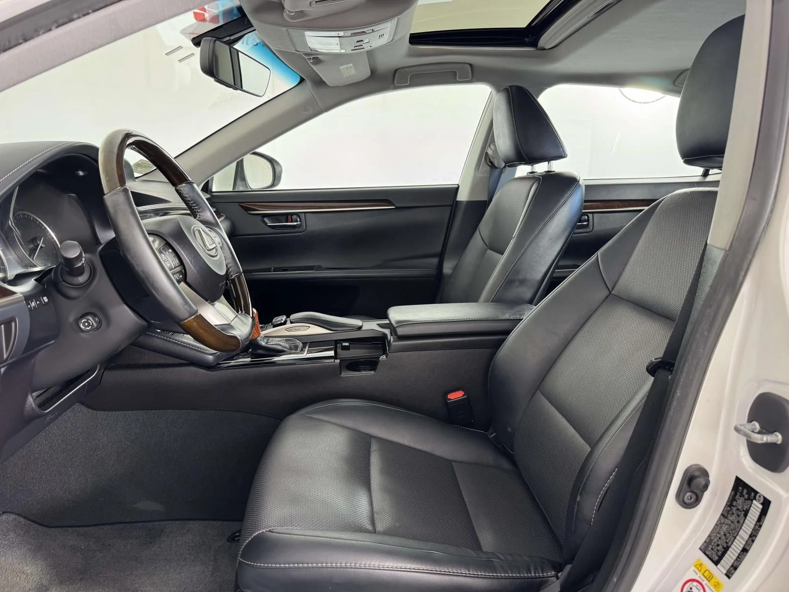 Used 2016 White Lexus 350 image 9