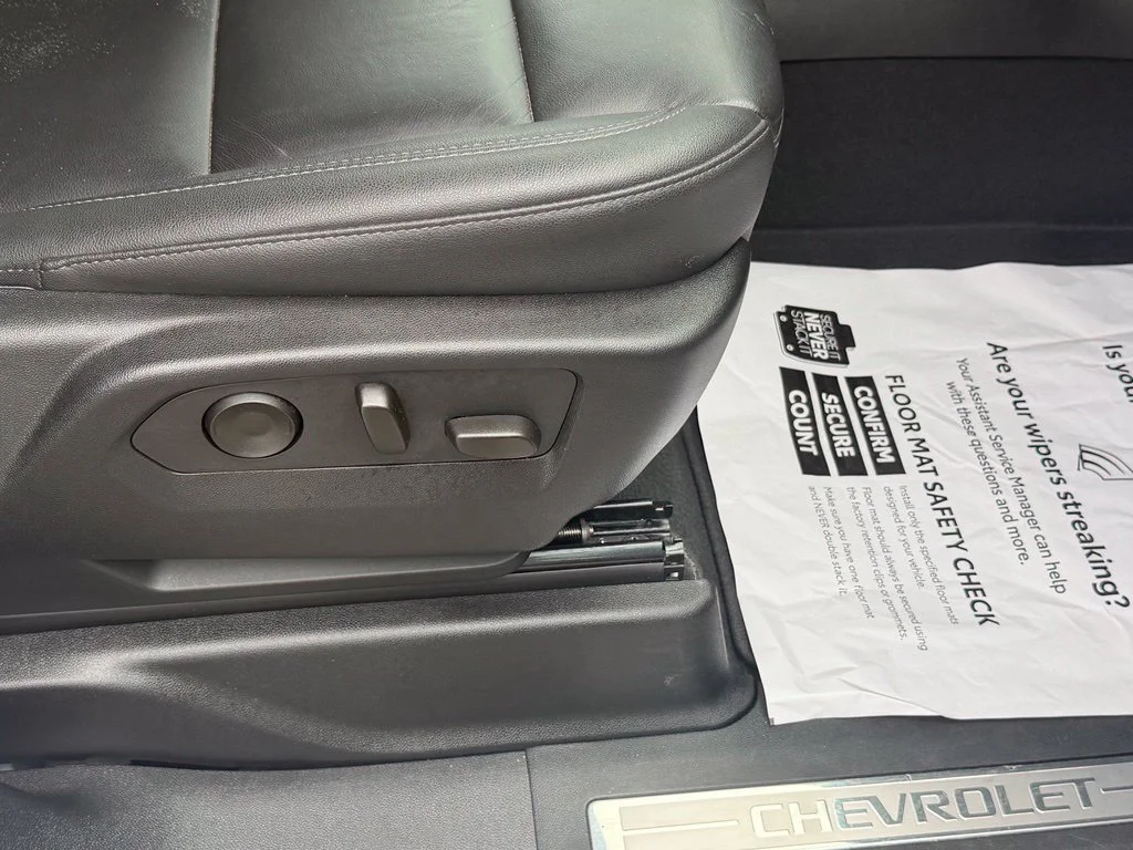 Used 2025 Summit White Chevrolet LT image 57