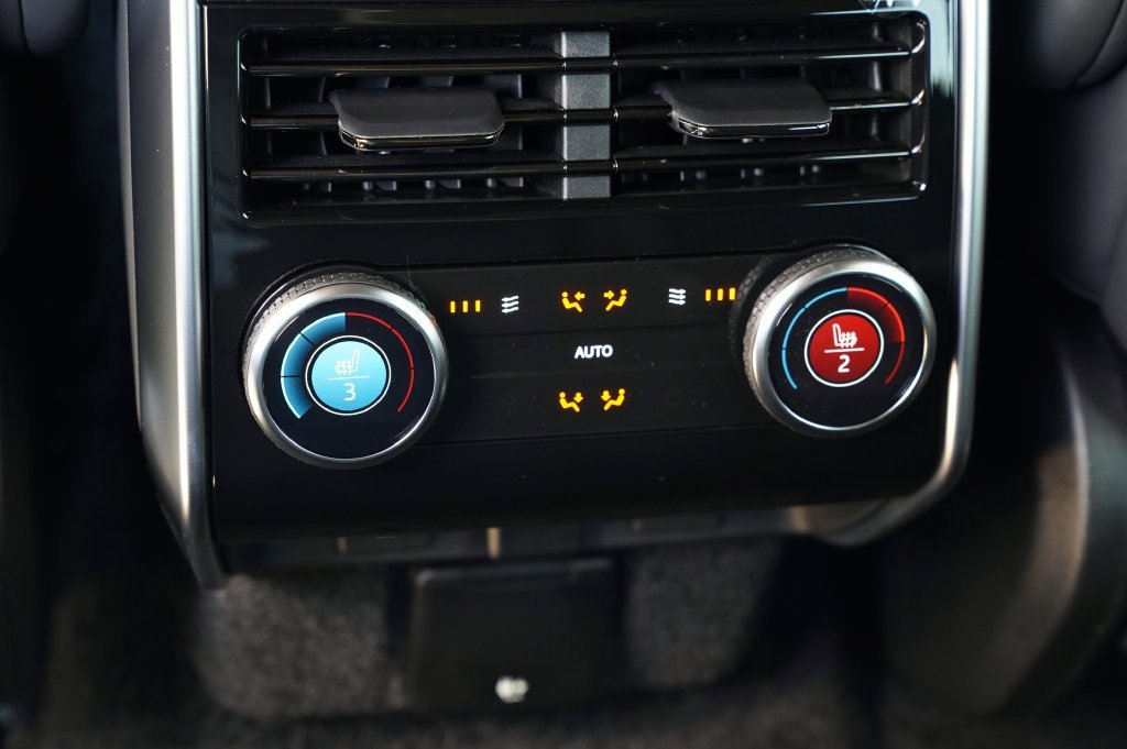 New 2027 Santorini Black Land Rover SE image 35