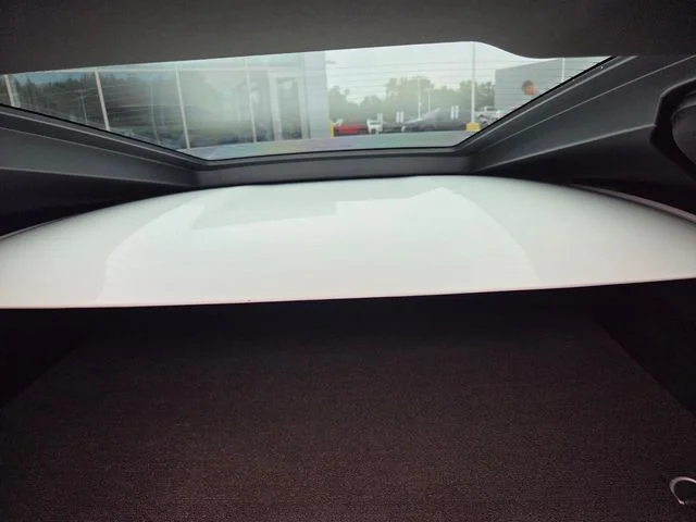 Used 2015 White Chevrolet Stingray image 6