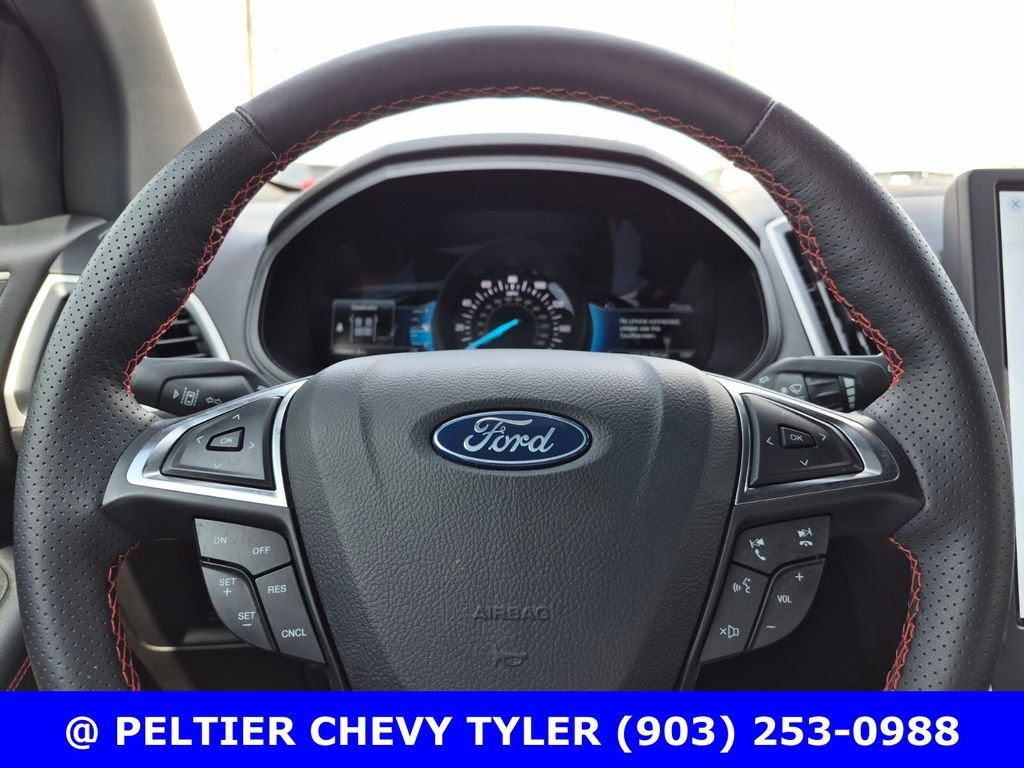 Used 2023  Ford SEL image 18