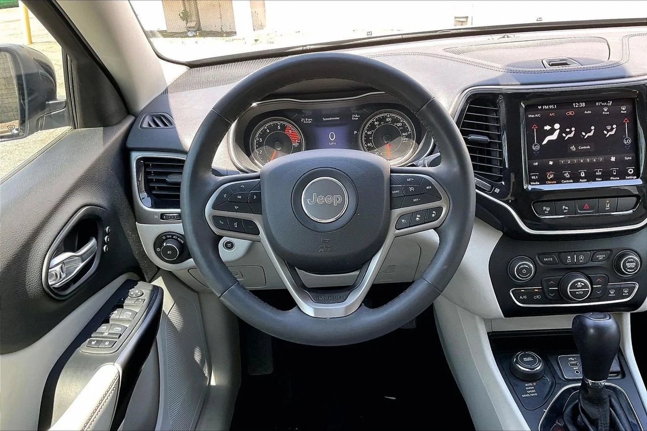 Used 2022 Blue Jeep Limited image 9