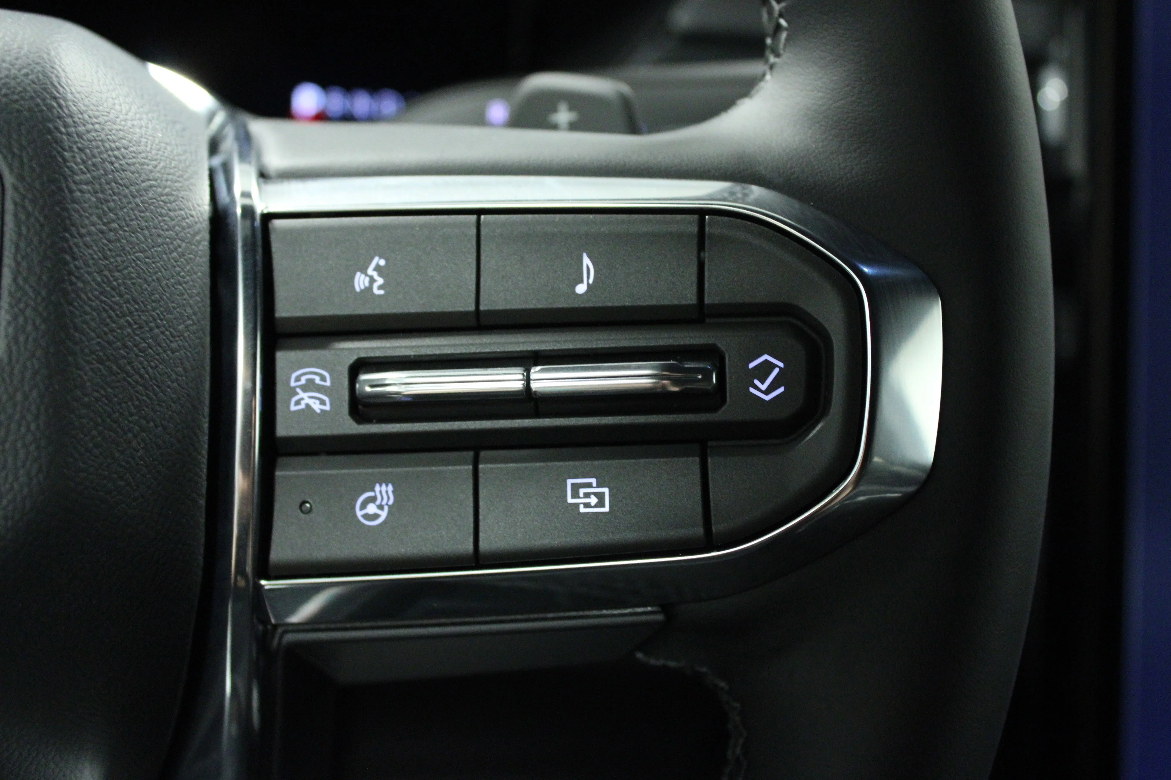 New 2026 Sterling Metallic GMC Elevation image 21