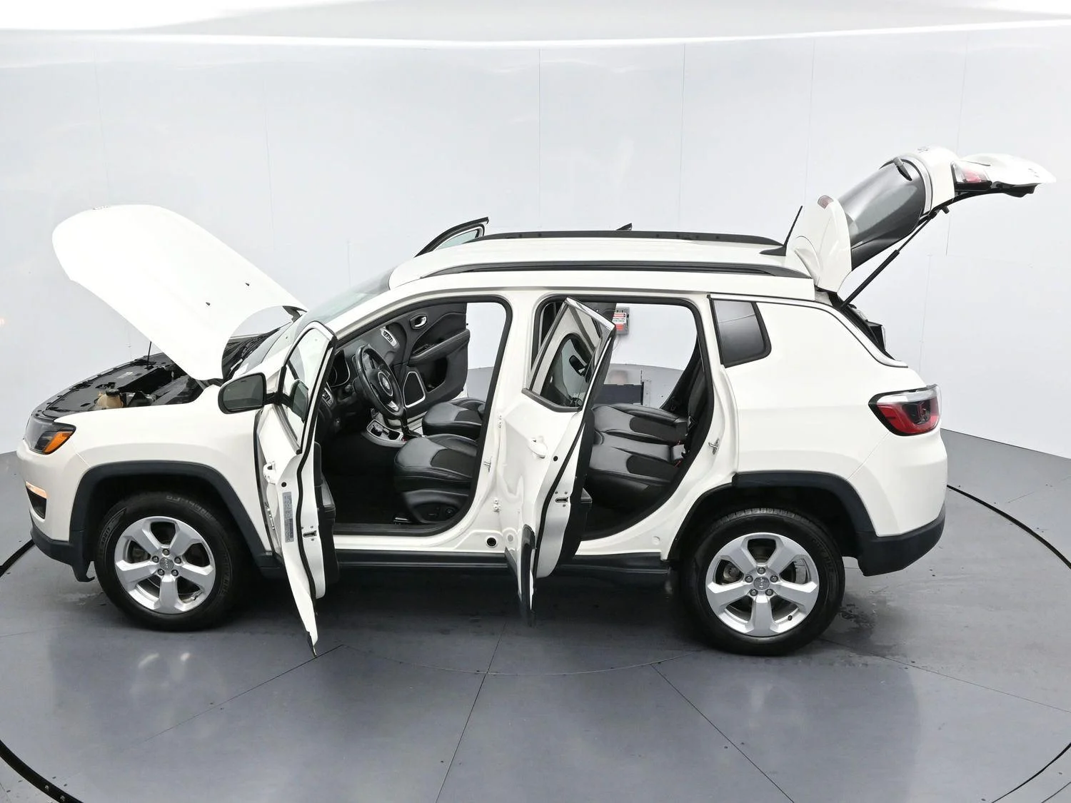 Used 2019 White Clearcoat Jeep Latitude image 40