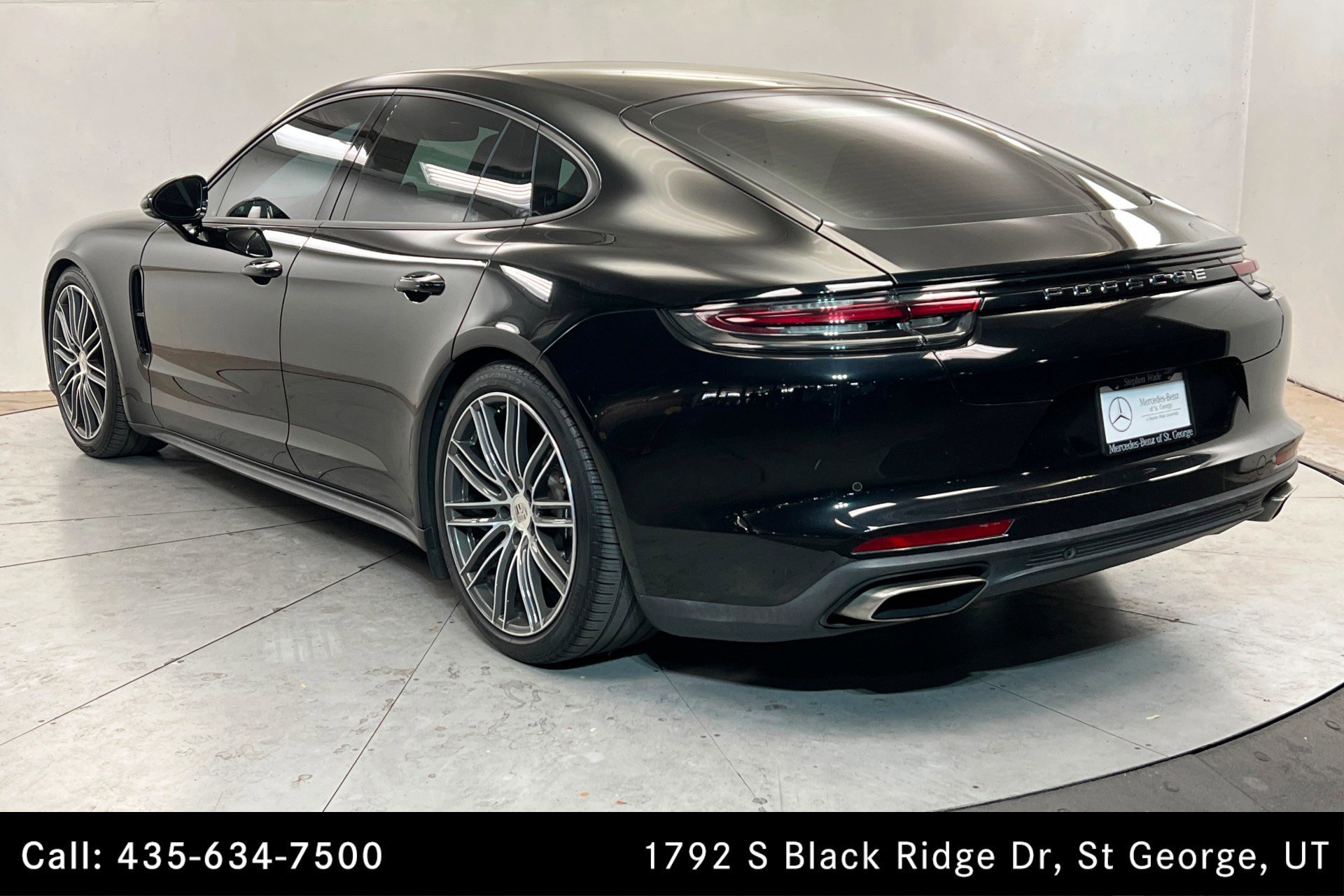 2017 Porsche Panamera 4 - Photo 3