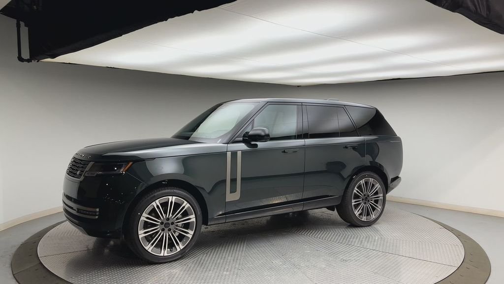 New 2026 Belgravia Green Metallic Land Rover SE image 6