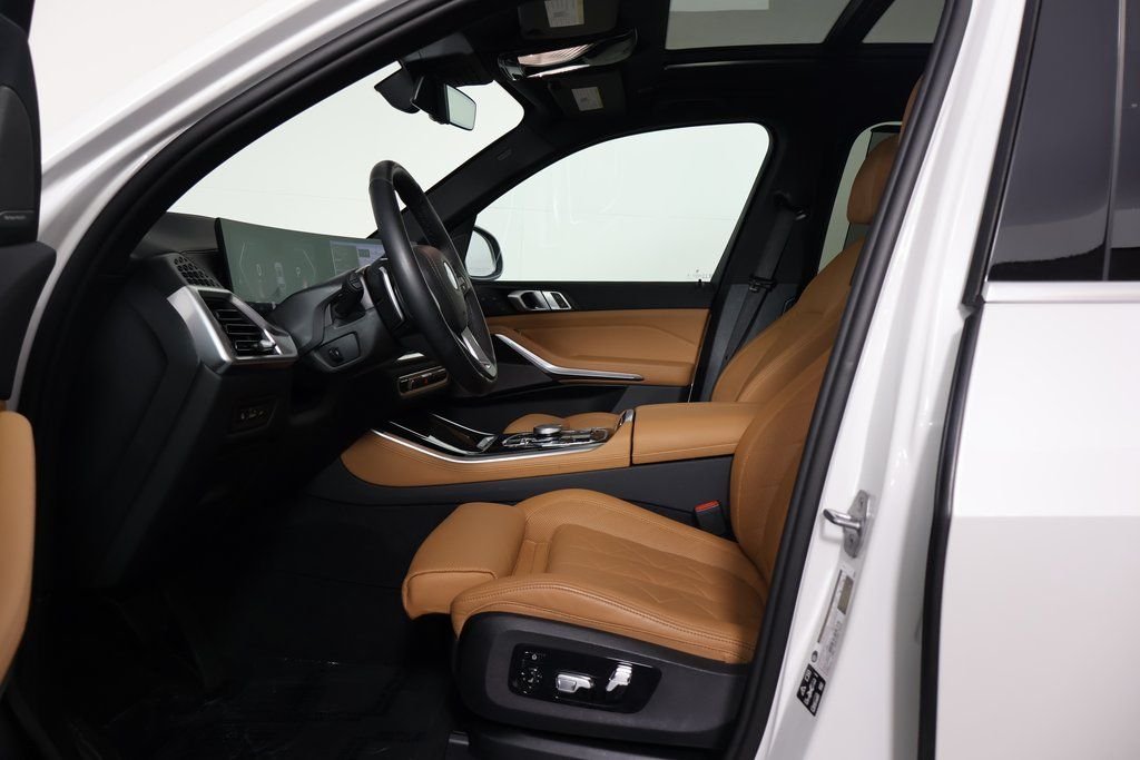 Certified Used 2026 White Metallic BMW xDrive40i image 10