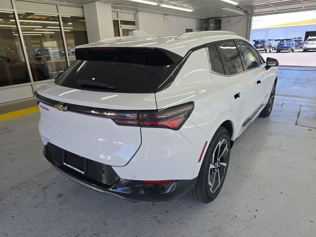 Used 2025 White Chevrolet LT image 5