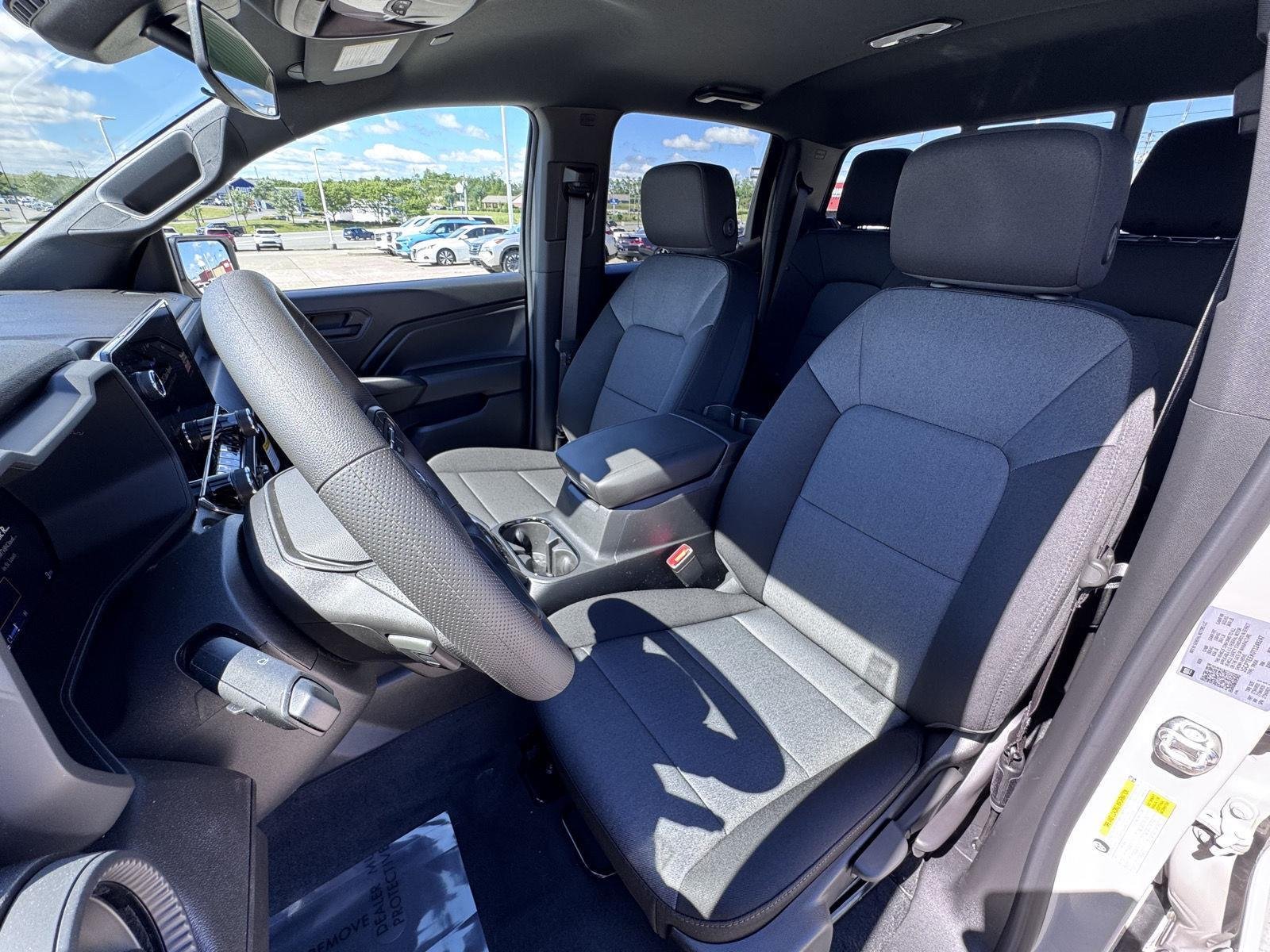 2026 Chevrolet Colorado Trail Boss - Photo 2