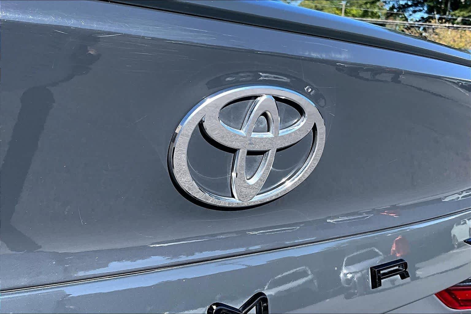 Used 2025 Underground Toyota SE image 31