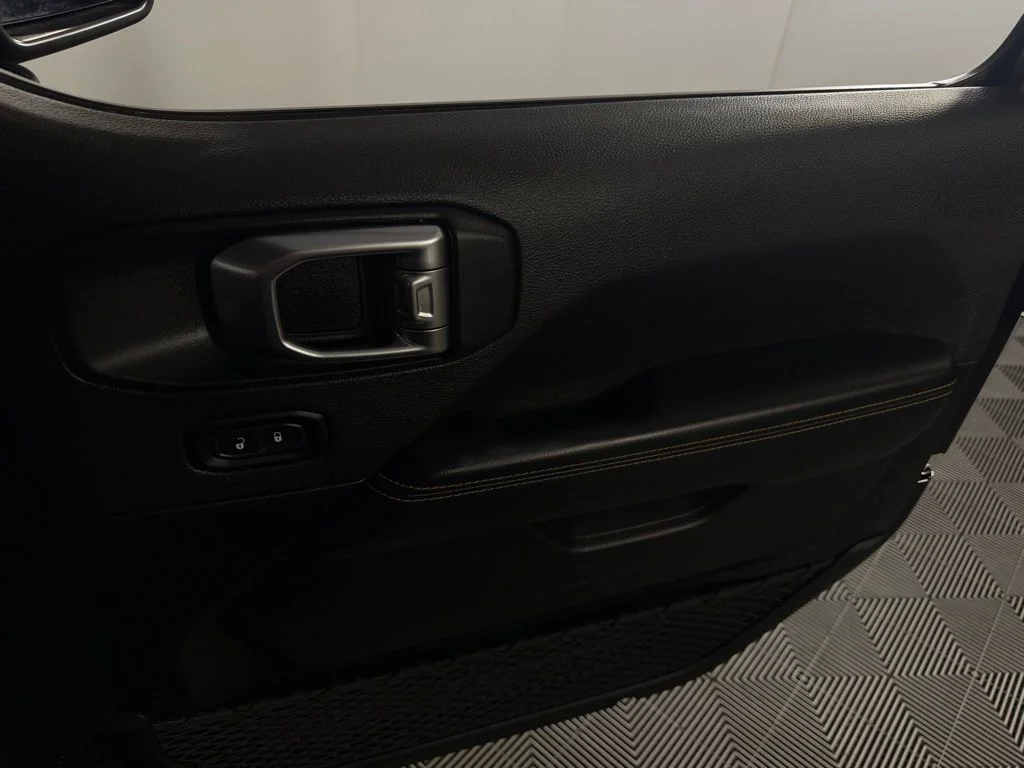Used 2025 Black Jeep Sahara image 30