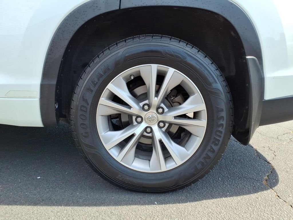 Used 2015 Blizzard Pearl Toyota LE V6 image 22