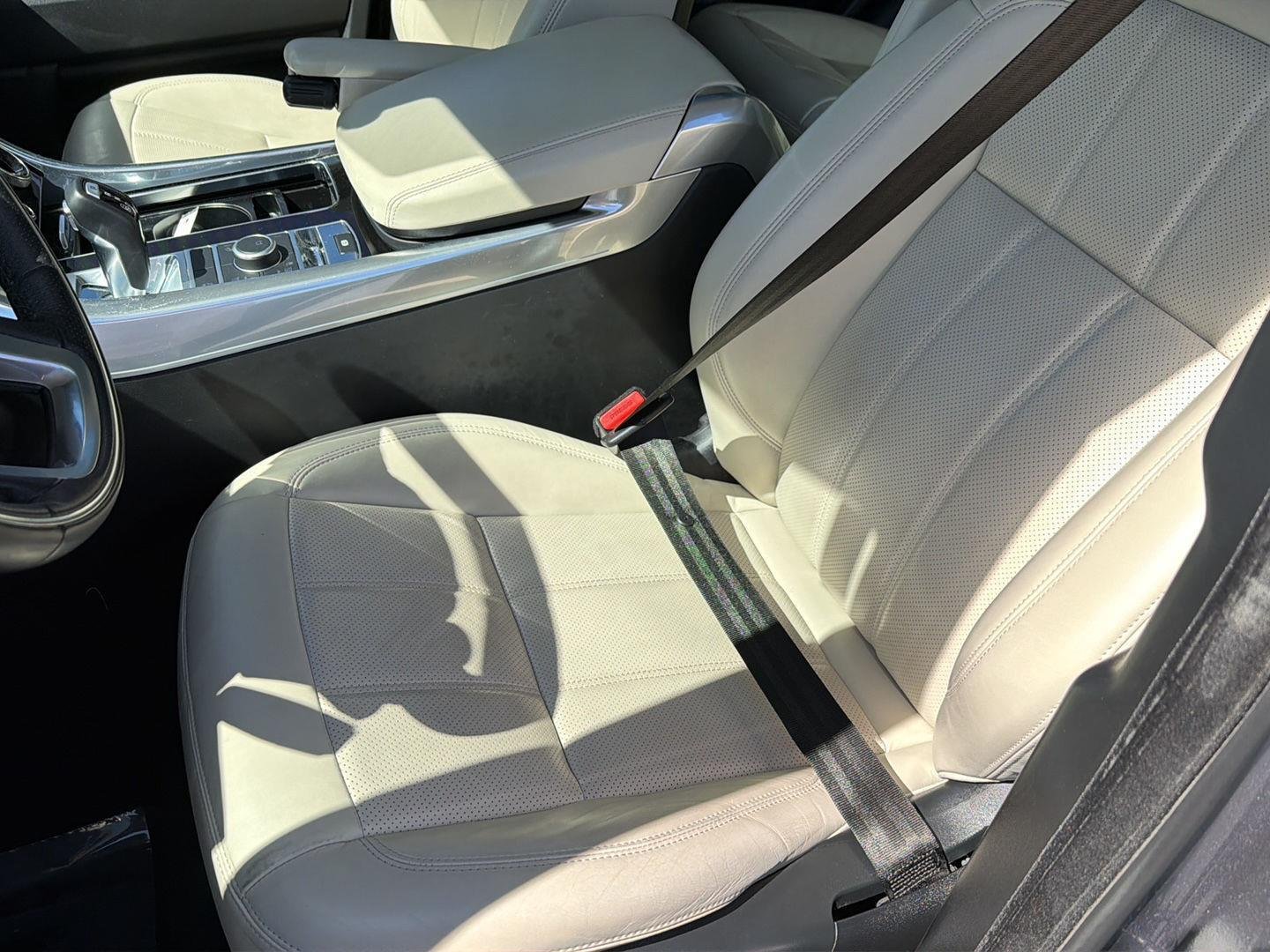 Used 2022 Eiger Grey Metallic Land Rover HSE Silver Edition image 30