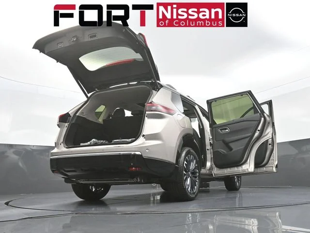 New 2026 Champagne Silver Metallic / Super Black Two-tone Nissan Platinum image 40
