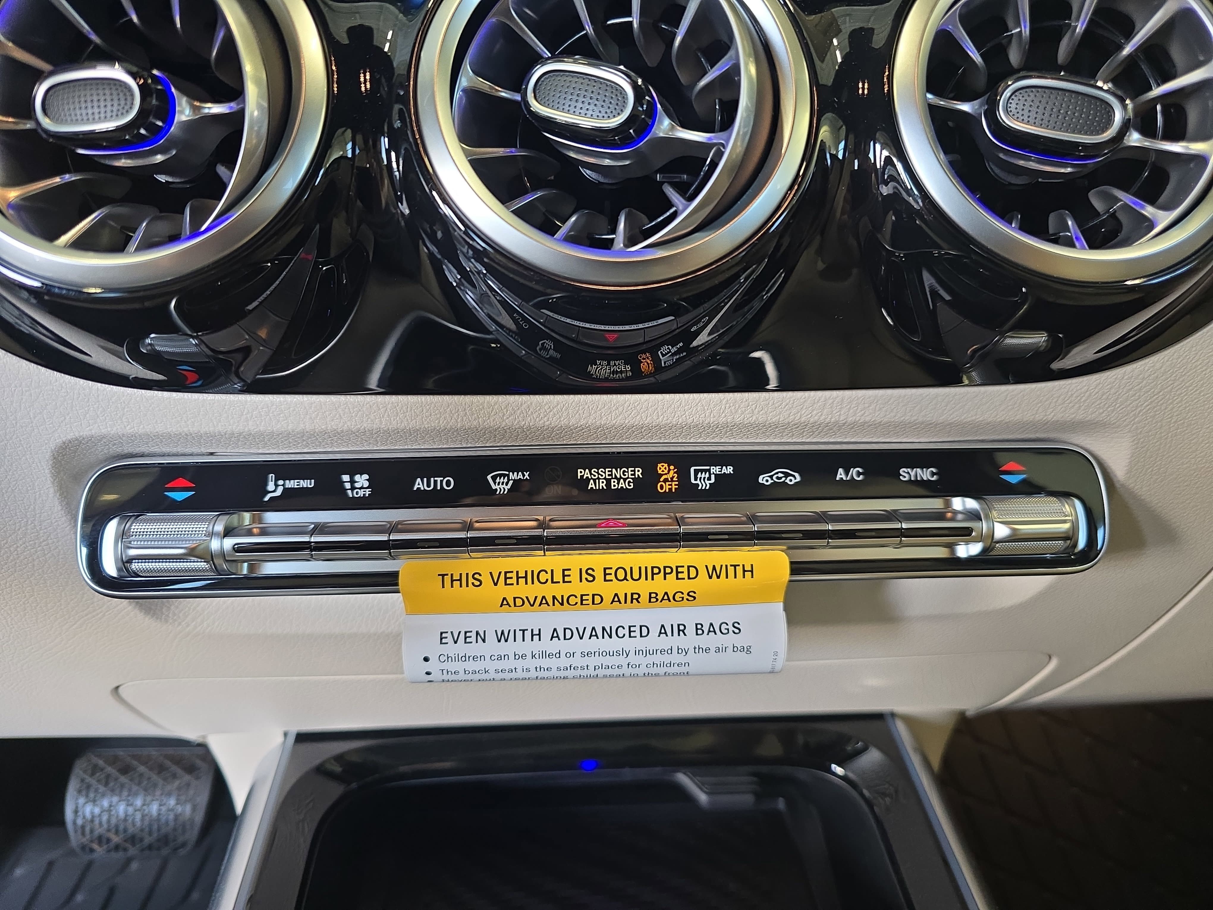 New 2026 Polar White Mercedes-Benz GLA250 image 23