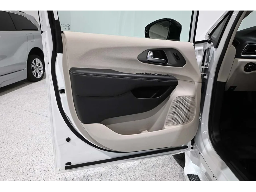 Used 2024 WHITE Chrysler Touring L Mobility Handicap Van image 33