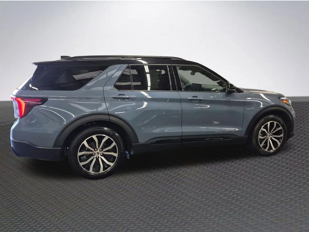 Used 2025 Vapor Blue Metallic Ford ST-Line image 4