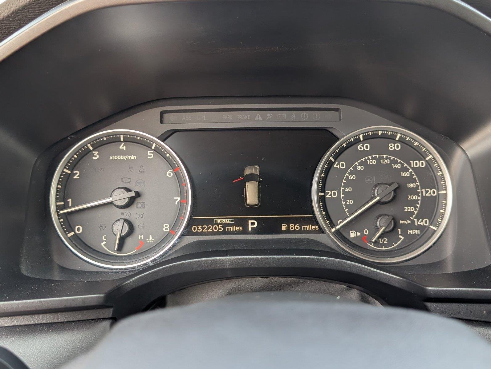 Used 2025 White Diamond Mitsubishi SE image 27