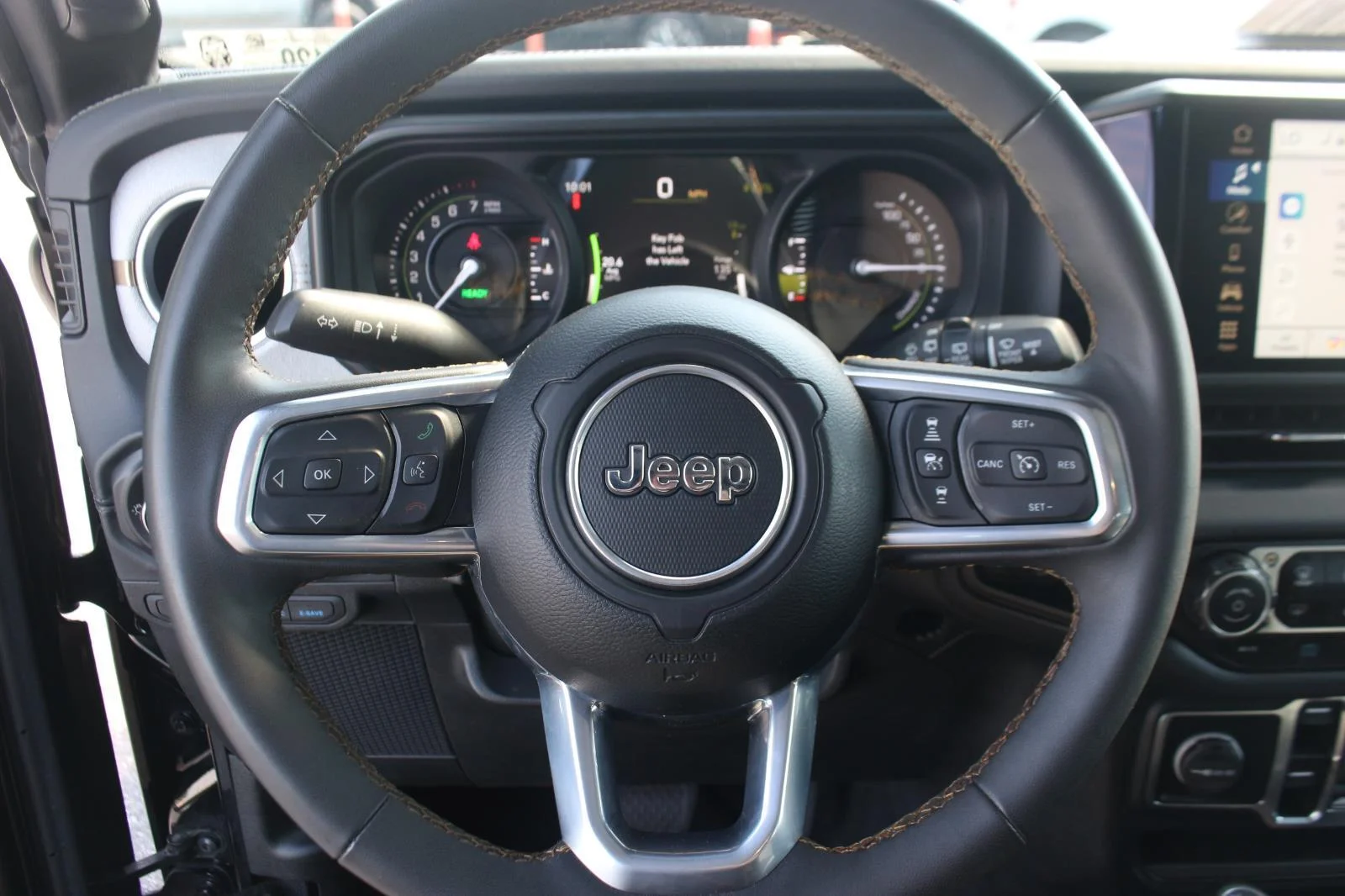 Used 2024  Jeep Sahara image 17