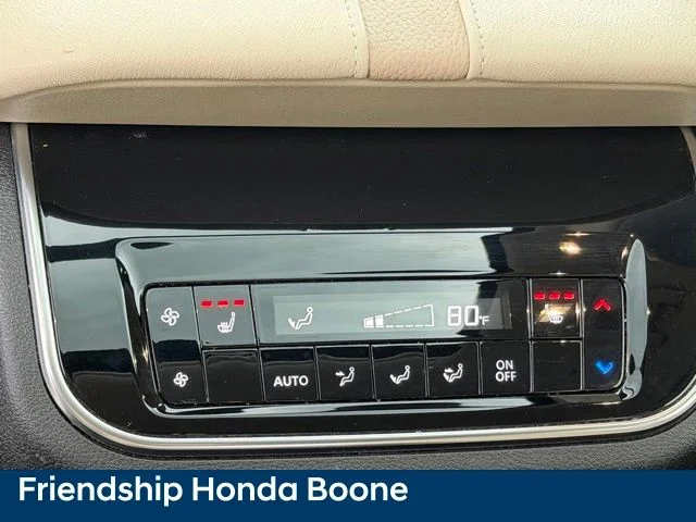 Used 2025 White Nissan Platinum Reserve image 39