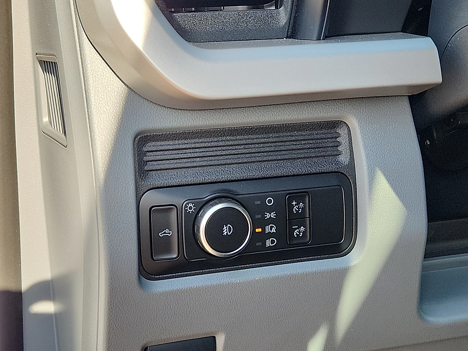 New 2027 Oxford White Ford XL image 16