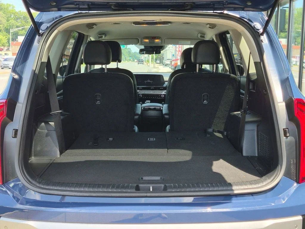 Used 2023 Black Kia S image 8