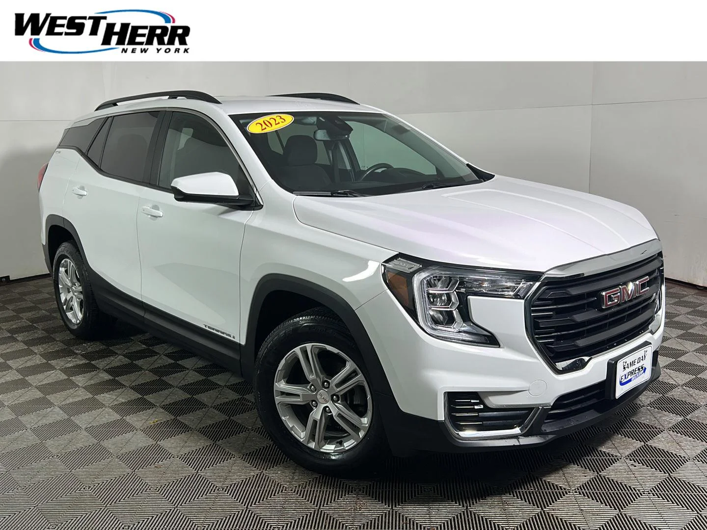 Used 2023 Summit White GMC SLE image 1