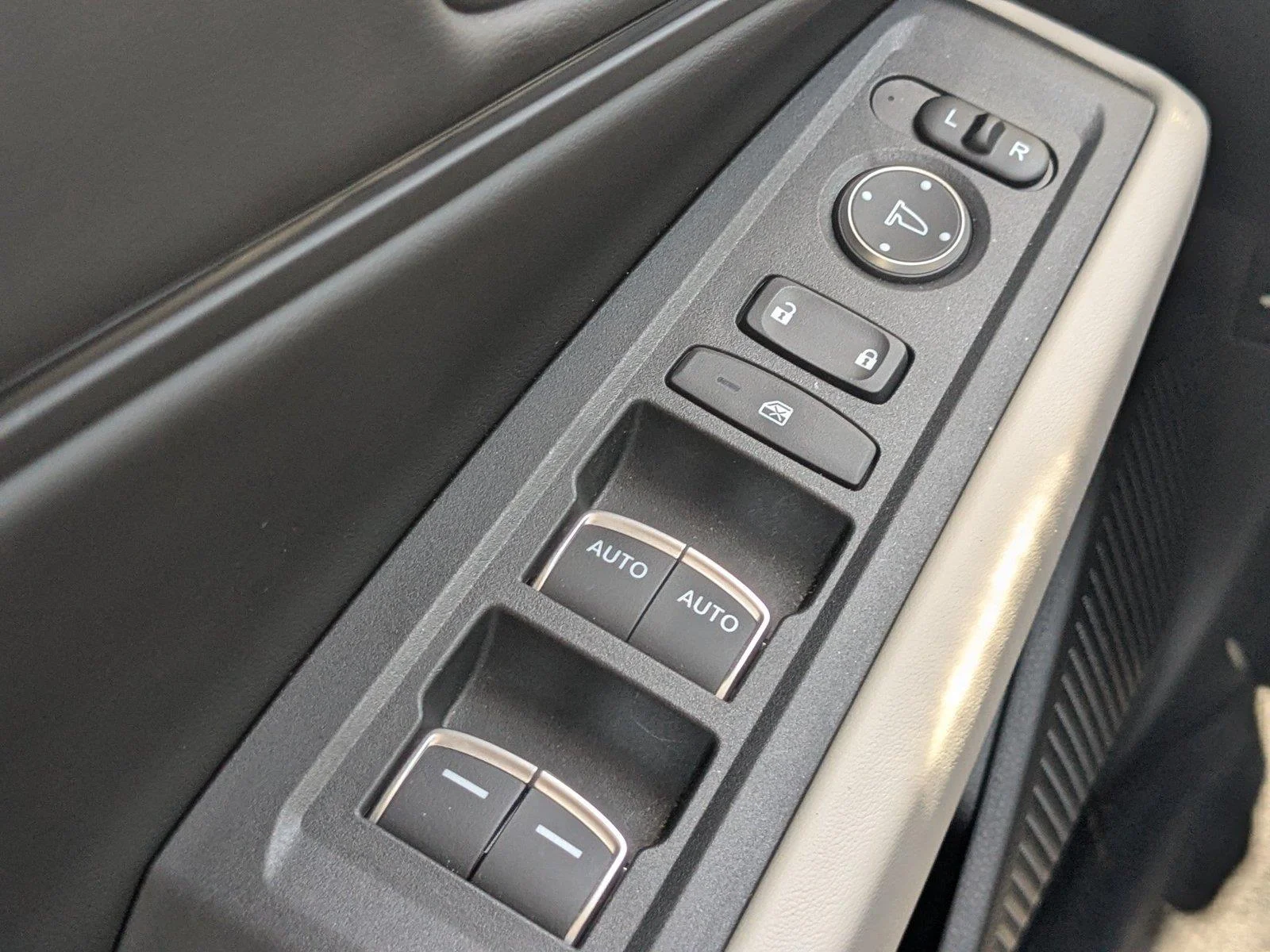 Used 2024 Meteorite Gray Metallic Honda EX image 22