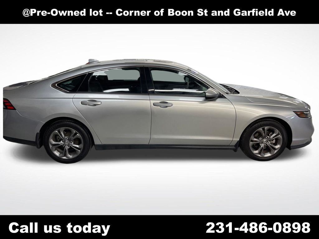 Used 2024  Honda EX image 9