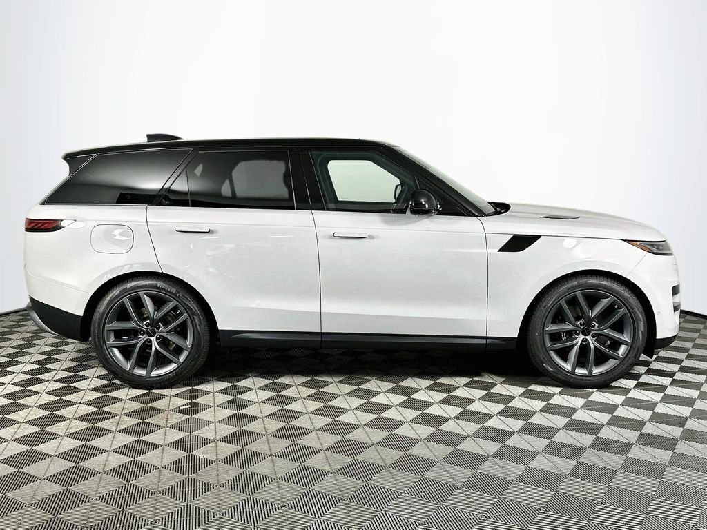 New 2026 Borasco Grey LAND ROVER SE image 4