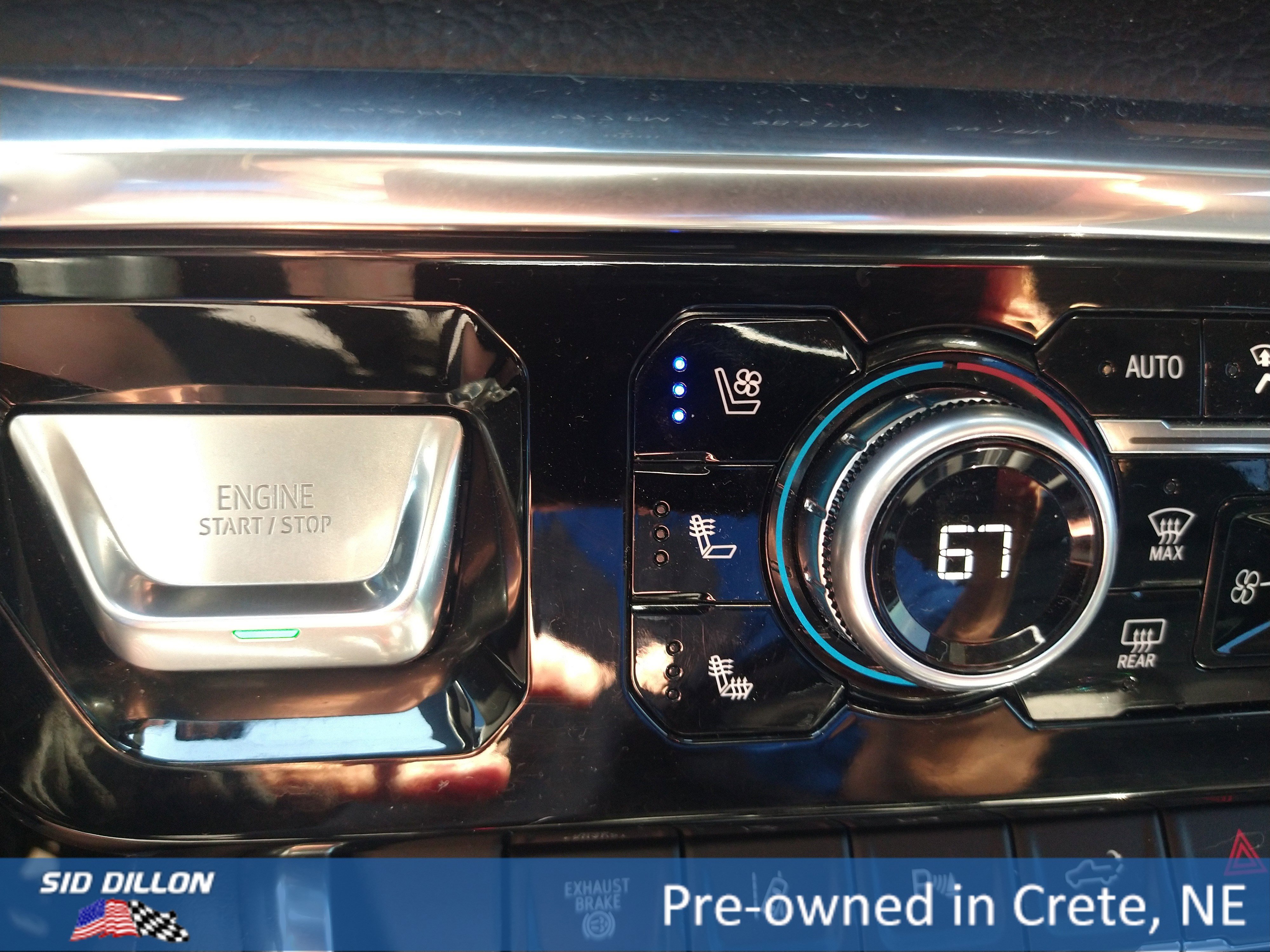 Used 2025 White Frost Tricoat GMC Denali image 9