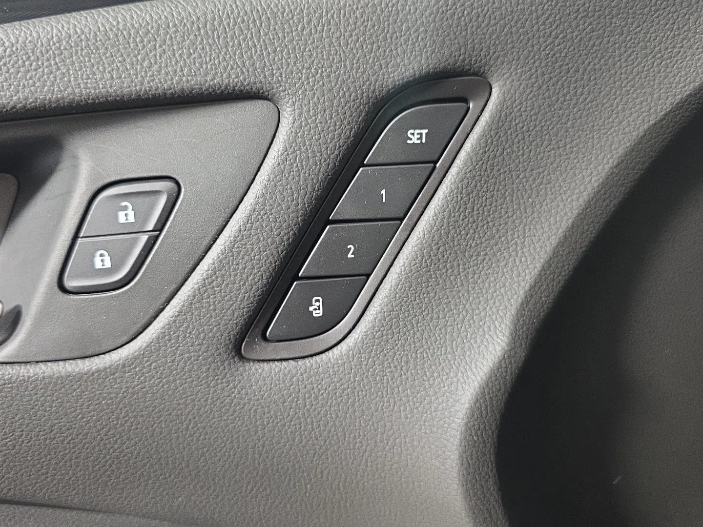 Used 2020 Ebony Twilight Metallic Buick Premium image 24